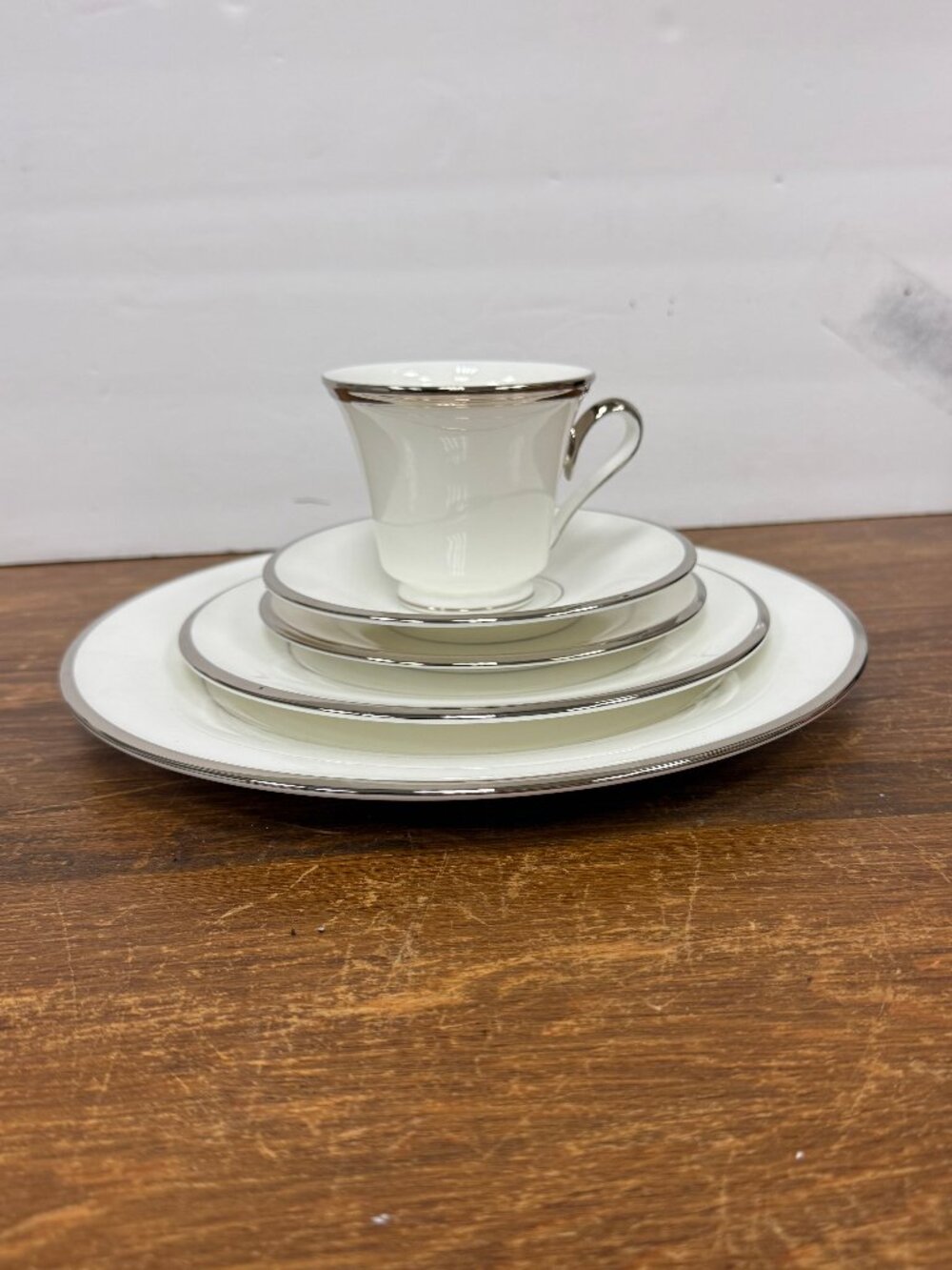 NEW Lenox "Solitaire" Pattern Fine Bone China Set. KK423